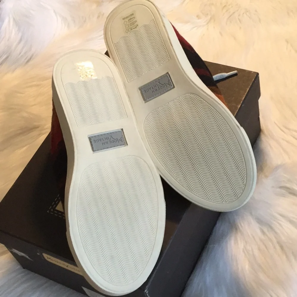 MODERN VINTAGE OMBRÉ SNEAKER NWT